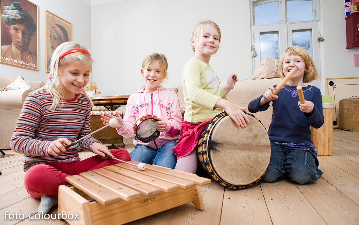 Дети играющие на инструментах