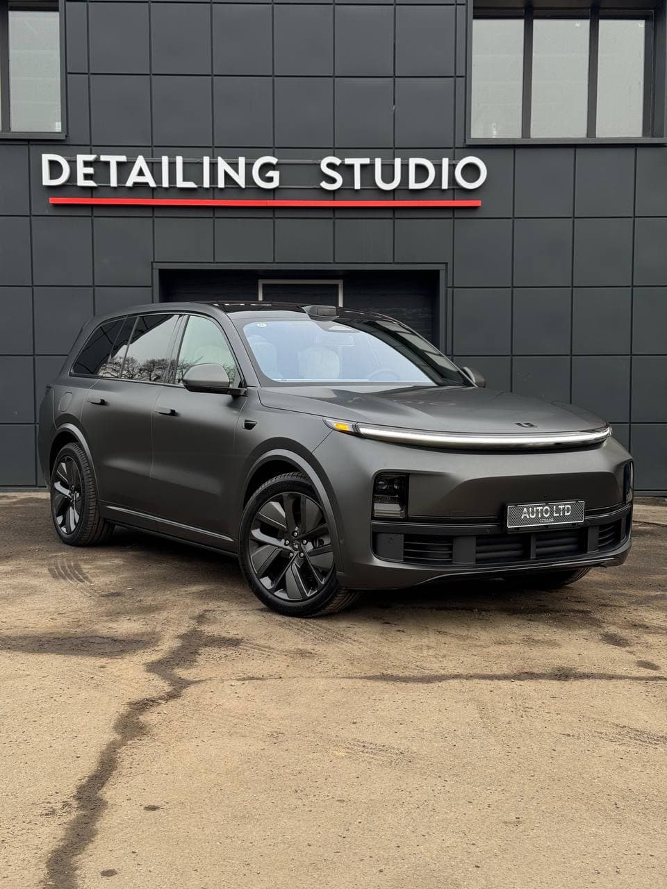 оклейка полиуретановой пленкой LiXiang