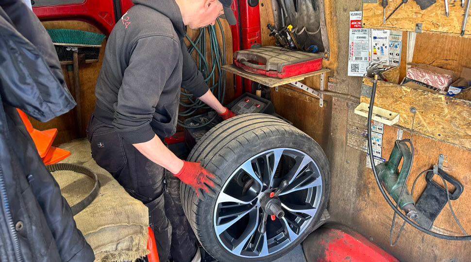 Выездной мобильный шиномонтаж в Москве 24/7