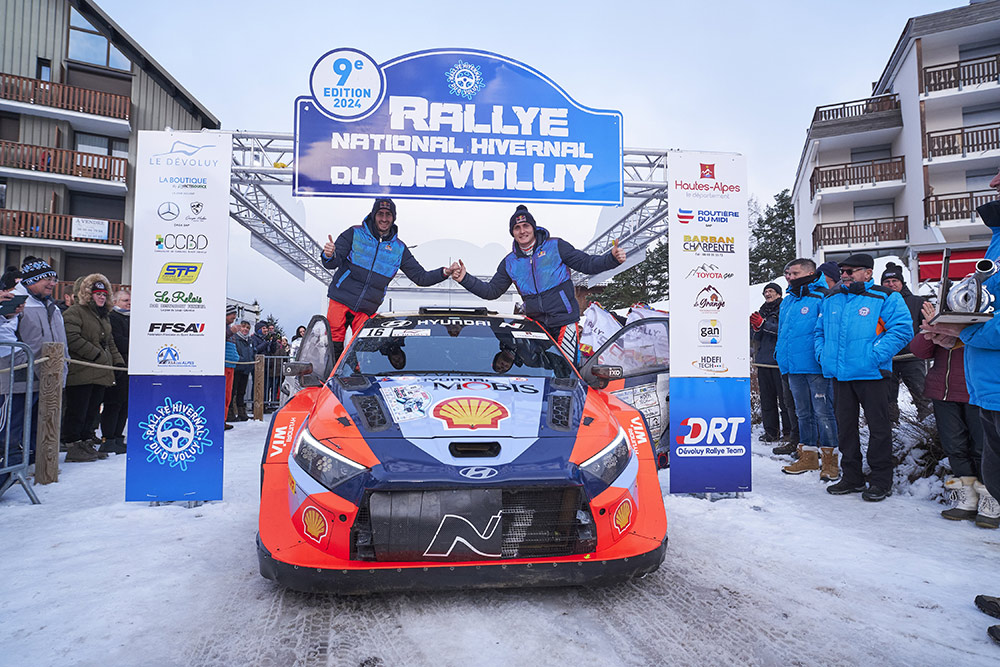 Победители Rallye Hivernal du Devoluy 2024 Адриен Фурмо и Алекс Кориа, Hyundai i20 N Rally1/Фото: Hyundai Motorsport