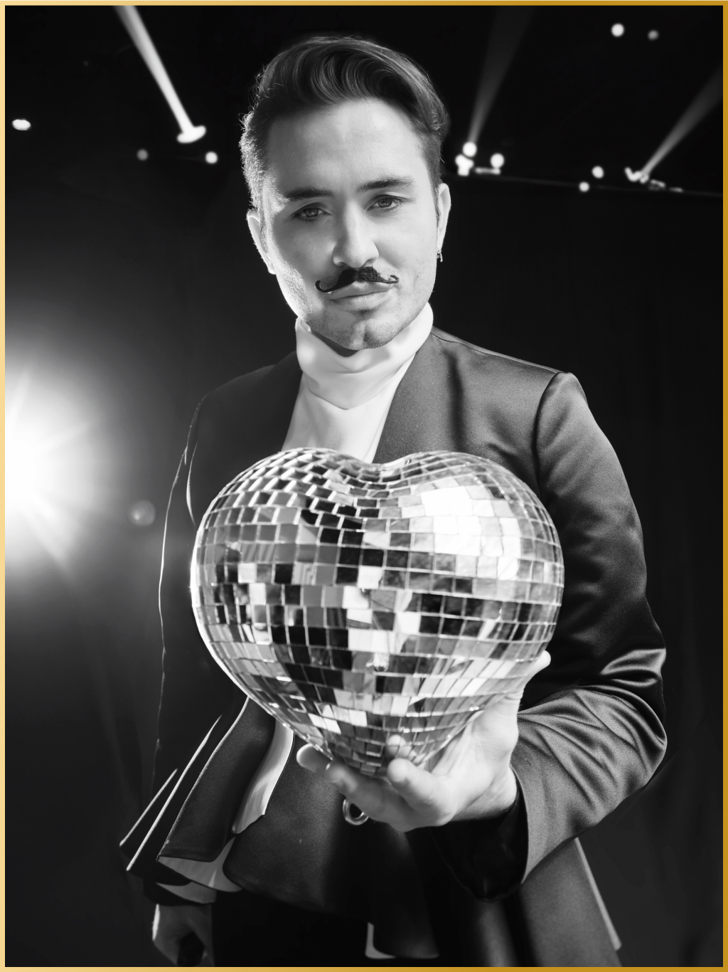 Актеры, ансамбль и музыканты мюзикла Москва слезам не верит