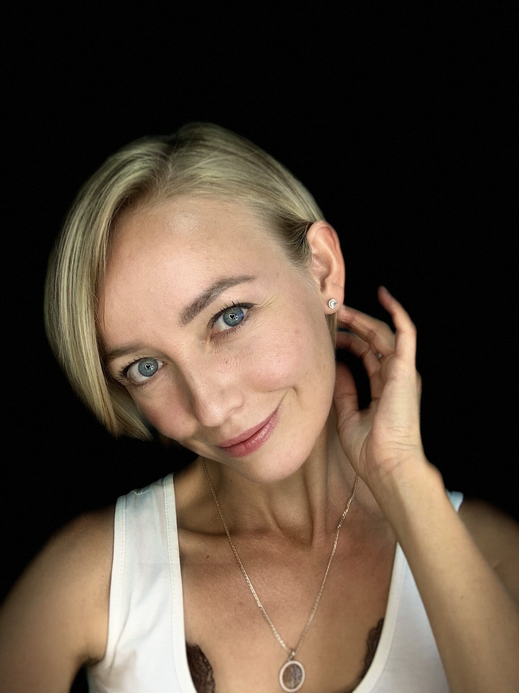 Анастасия Глушкова и кабинет пирсинга