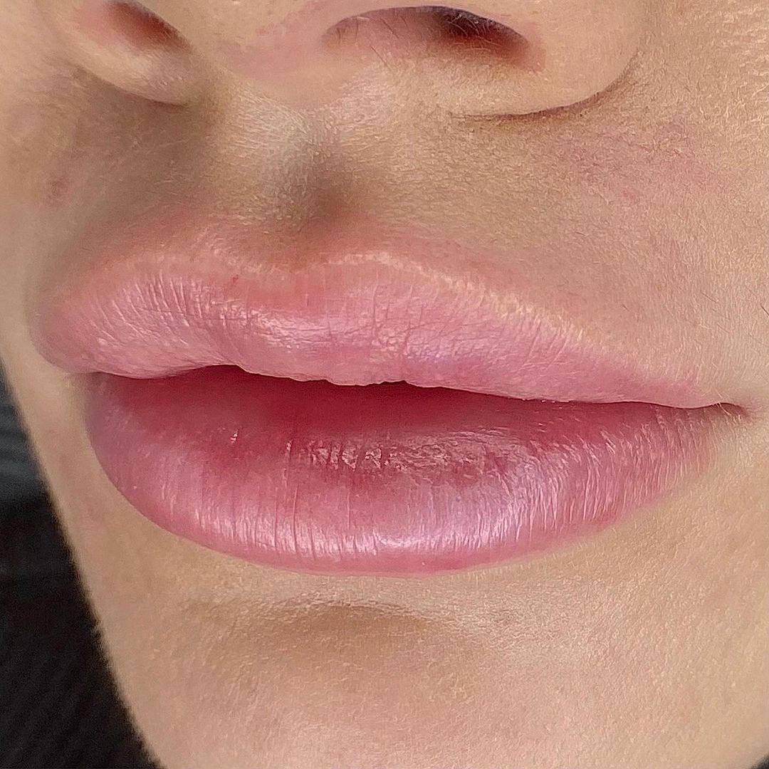 кисло на губах.