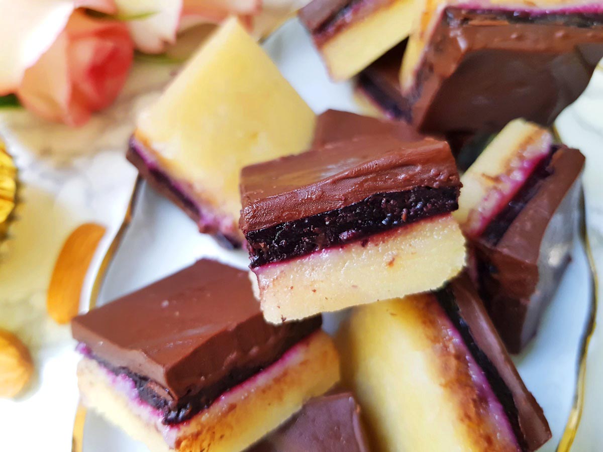 Праздничные десерты: Шоколадные конфеты с марципаном