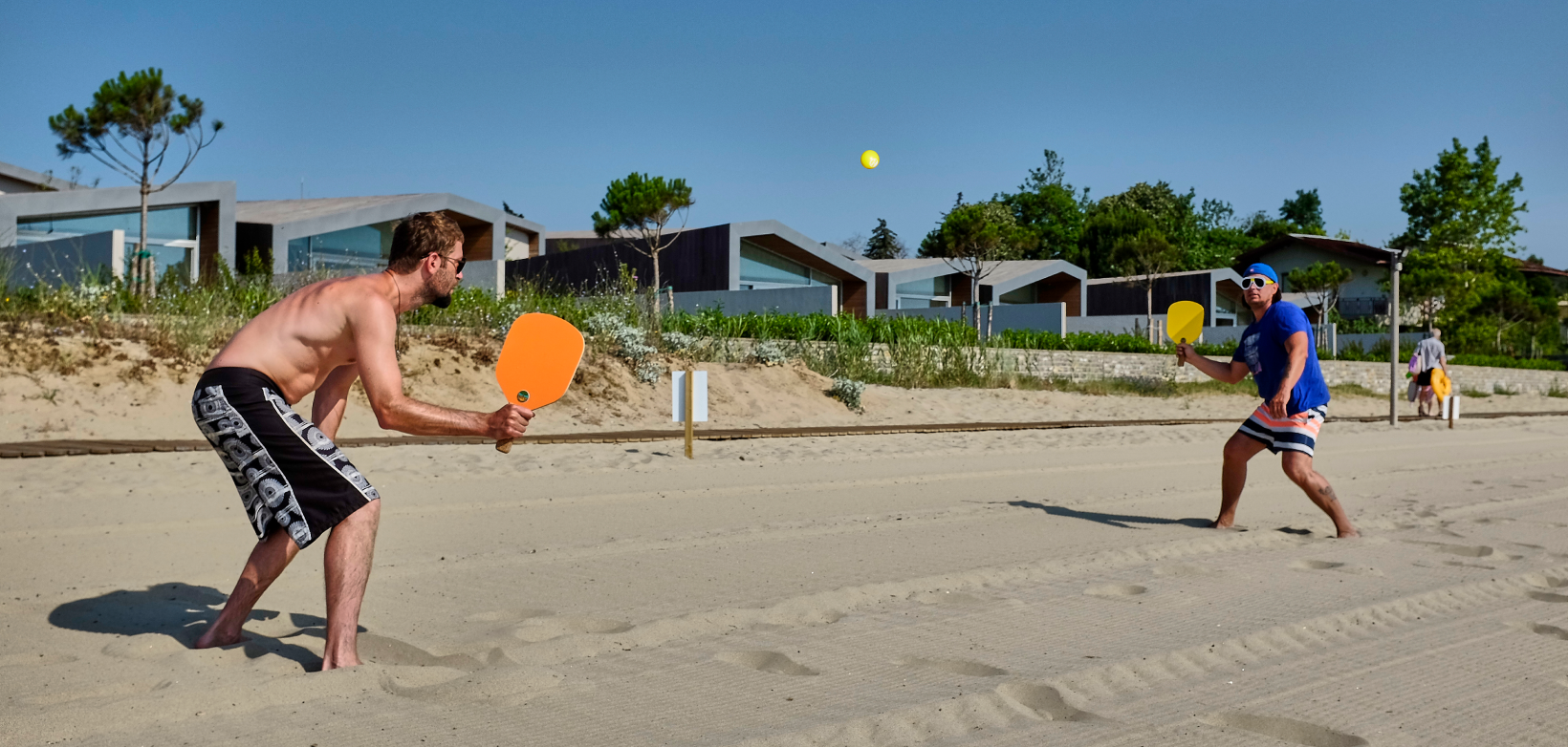 igra raketkami wes na plyazhe