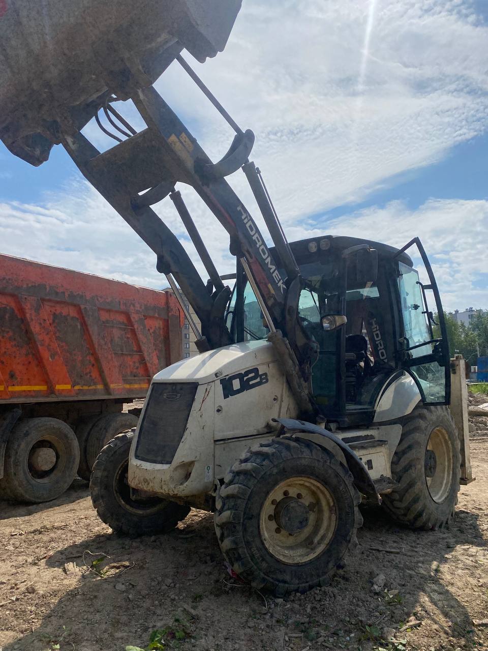 Экскаватор-погрузчик Hidromek 102B