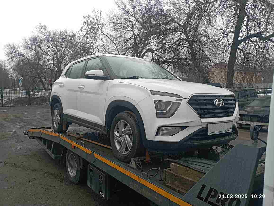 Эвакуация автомобиля Hyundai Creta с улицы Замшина в Калининском районе районе Санкт-Петербурга