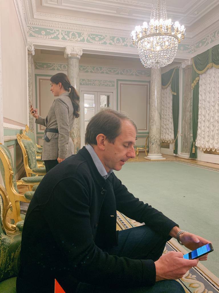 В Кремле, с телефоном