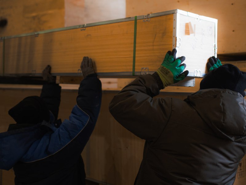 Сотрудники ZAREFF на складе