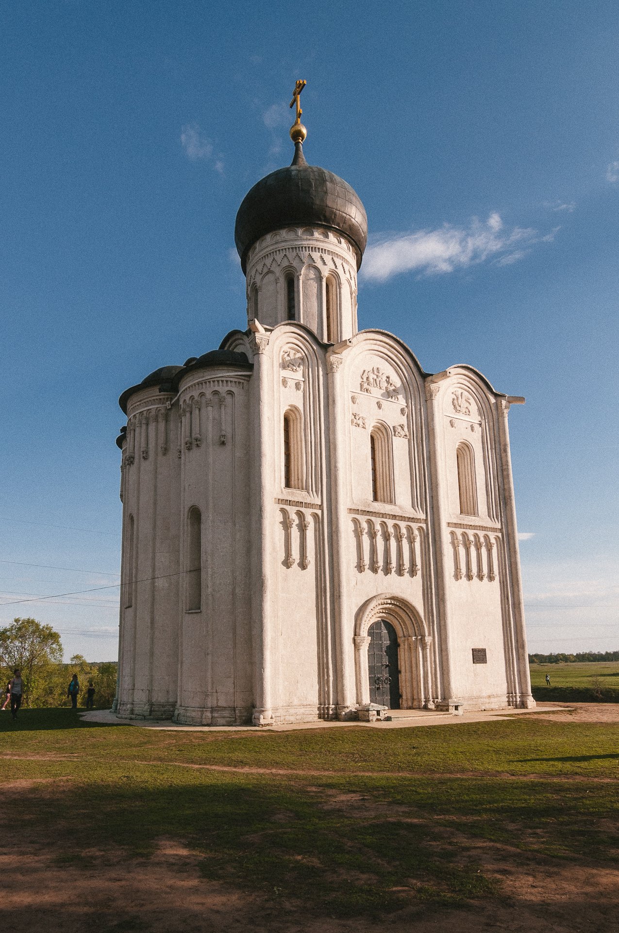 Белокаменные памятники