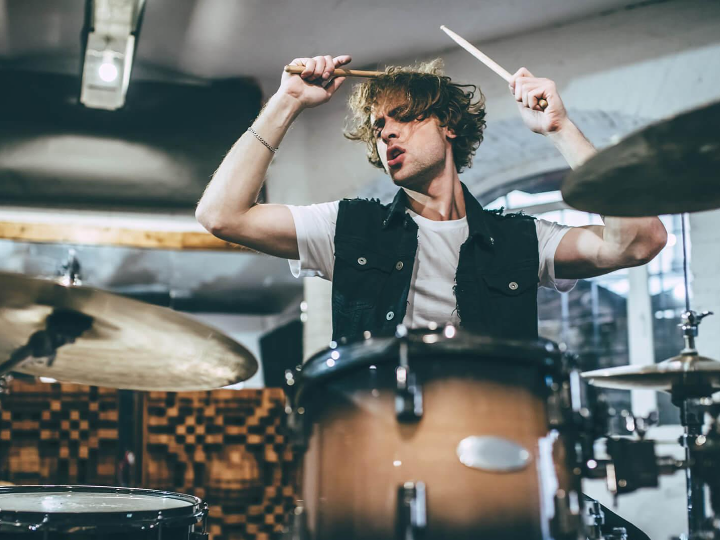 фото нанесения макияжа на лицо девушки 