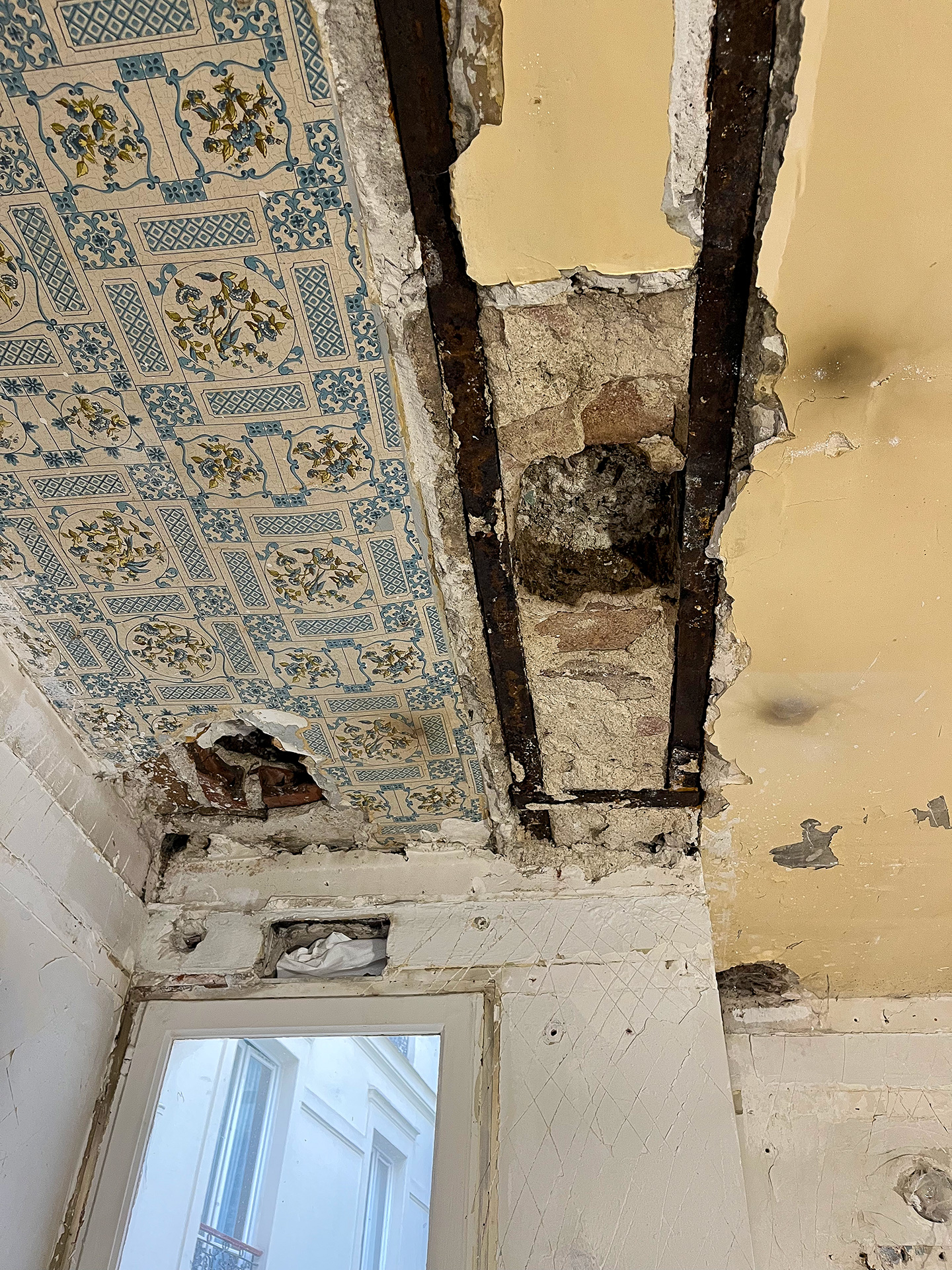 Démolition intérieure et préparation d’un appartement parisien avant transformation