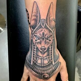 Что символизирует татуировка Нефертити?