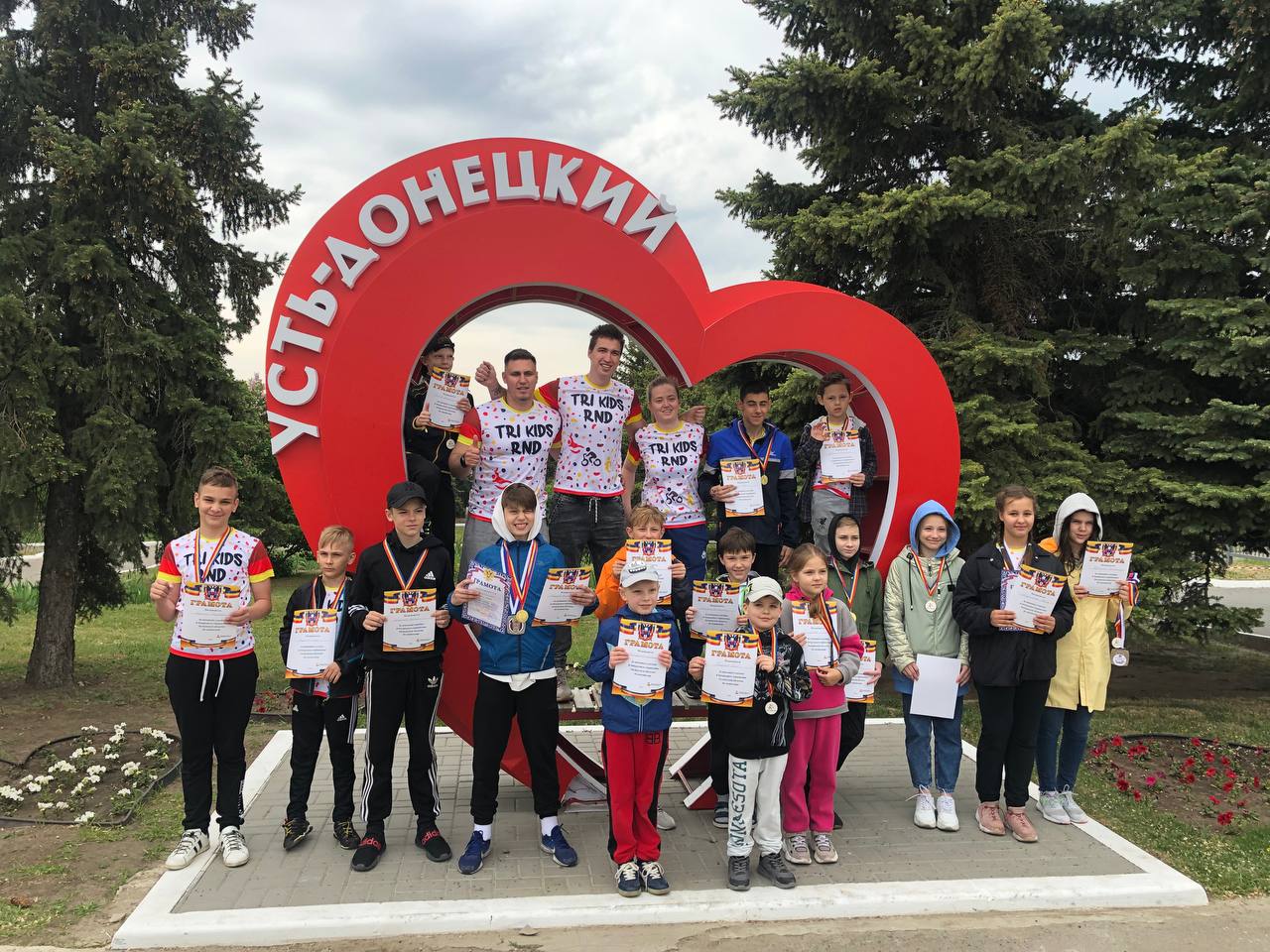 Детский клуб ростов. Four Kids Ростов на Дону. Спортивный клуб Зураба Бекошвили Ростов.