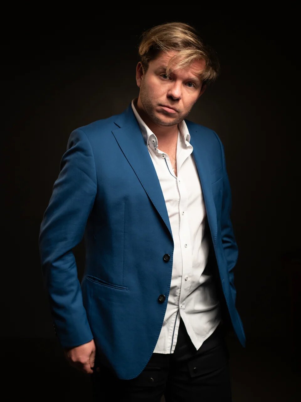 псевдонимы в современном мире. Robbie williams сейчас. ричи костер и бен кингсли. сценическое имя актера. сценическое имя актера.