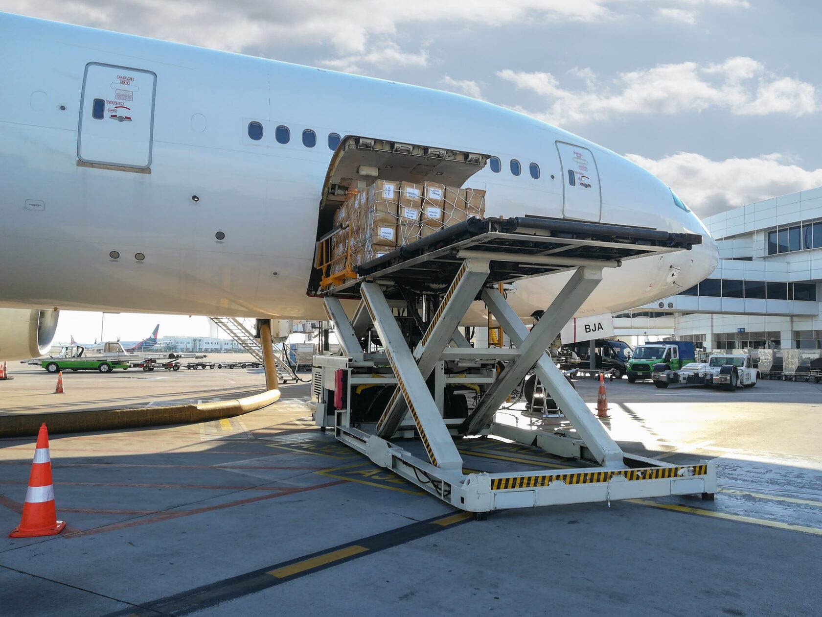 Lufttransporte aus Deutschland in die ganze Welt: Wie Sie erfolgreich Waren und Güter transportieren