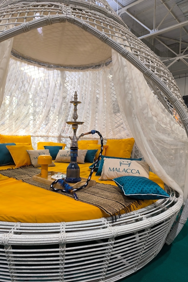 Беседки-шезлонги от Malacca для отдыха