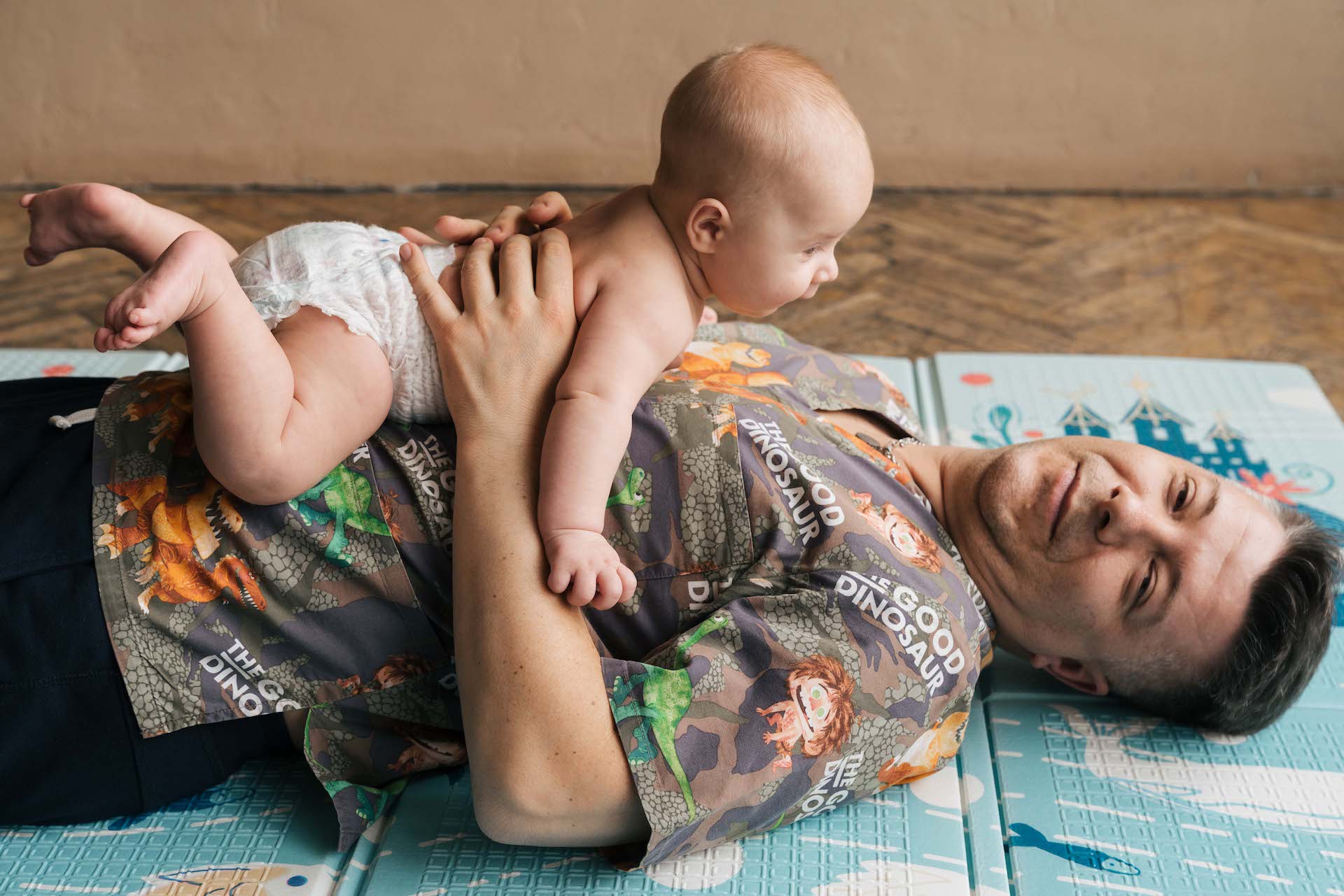 Как правильно держать малыша на руках - статьи от специалистов клиники «Мать и дитя»