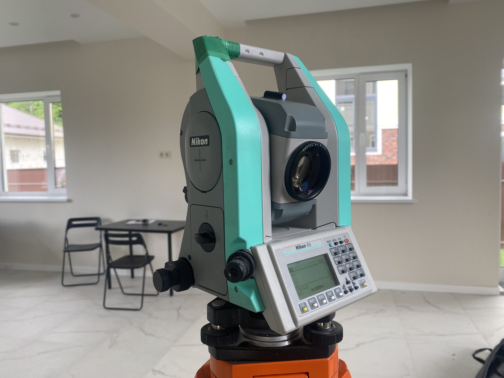 Тахеометр для замера стеклянных ограждений