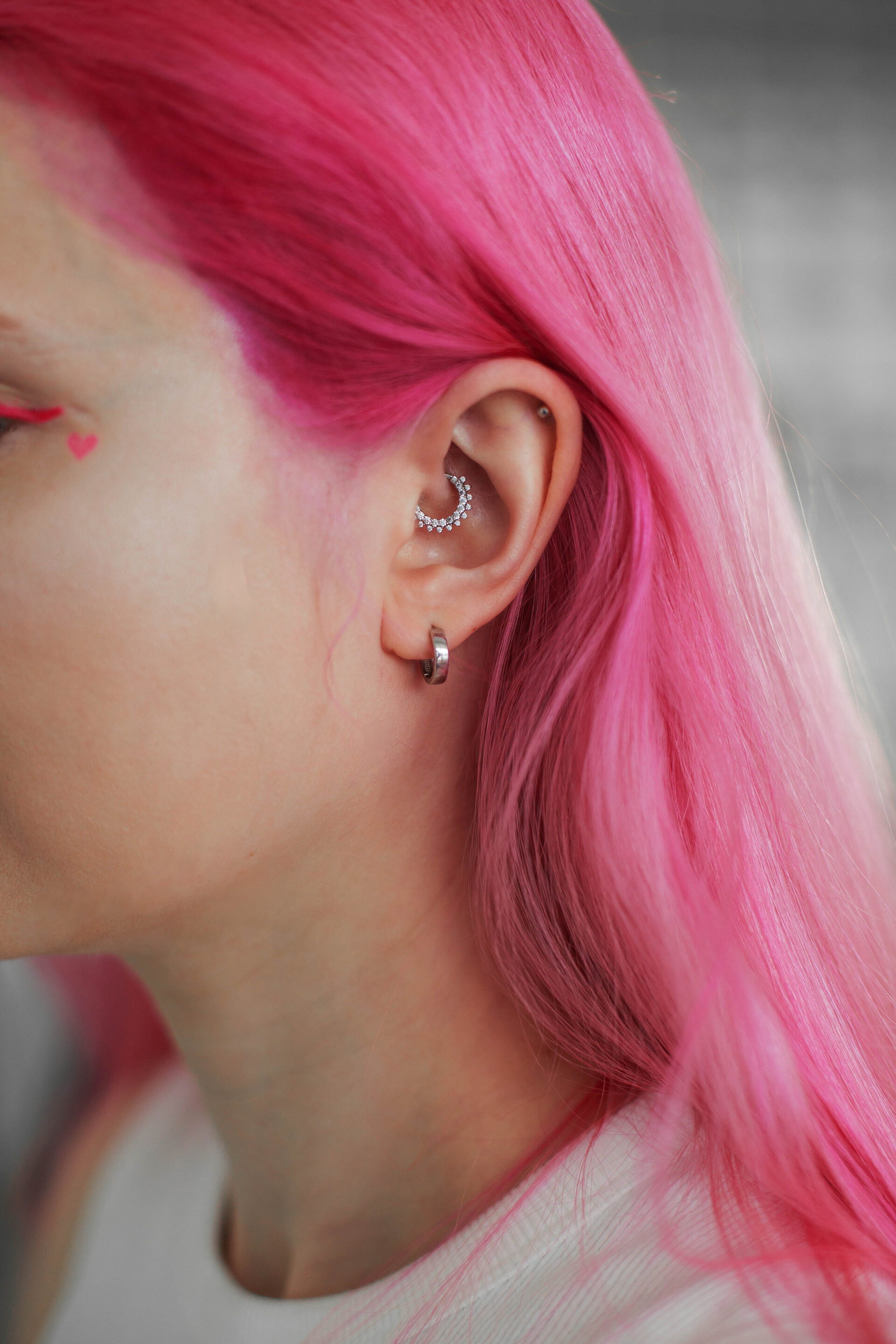 Фото Елены Супрун с серьгой в ухе