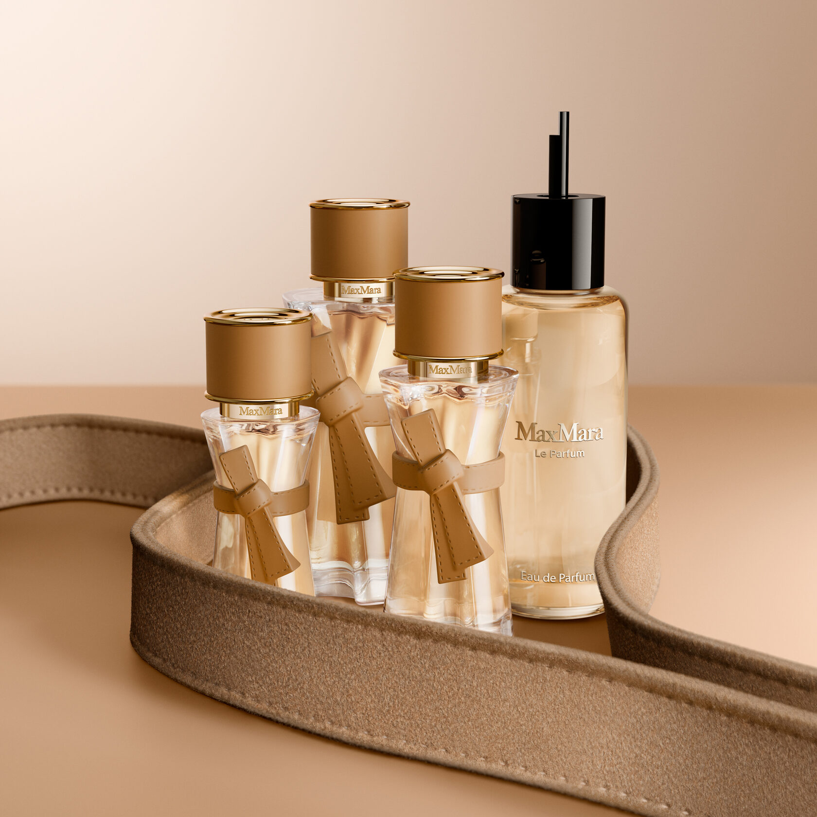 Флаконът на Max Mara Le Parfum  в неговите 3 разновидности като размер и пълнител