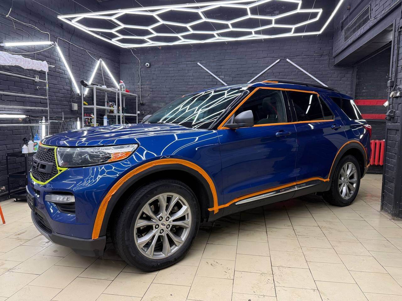 Подготовка Ford Explorer: защита кромок и элементов