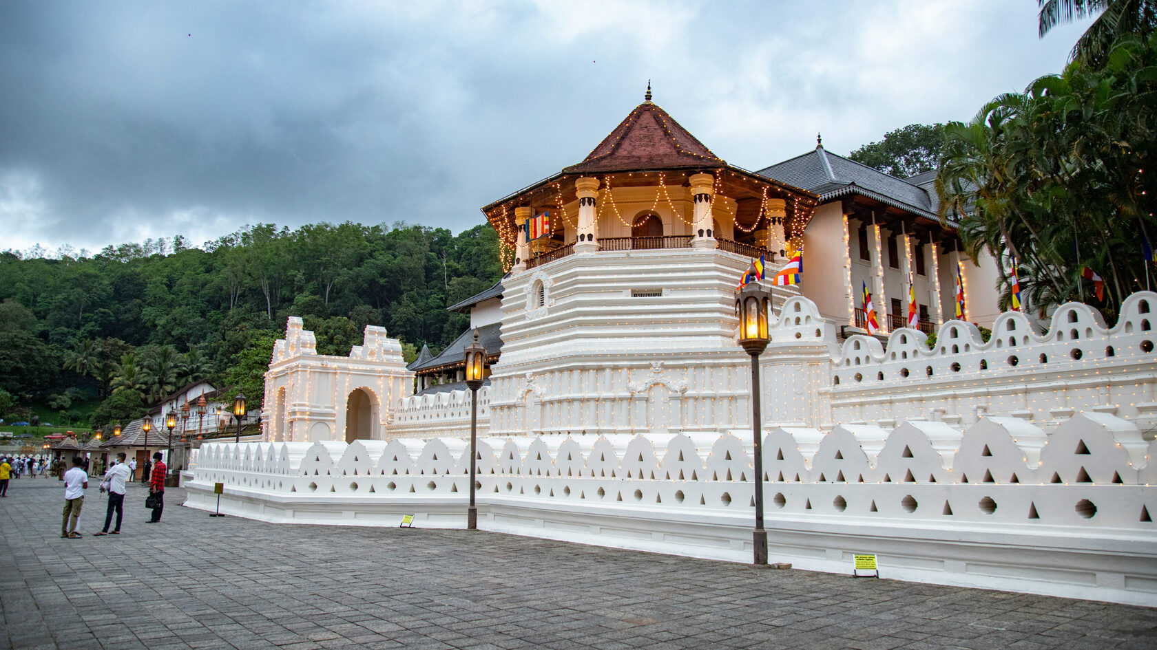 Храм Священного зуба Будды. Канди. Шри-Ланка