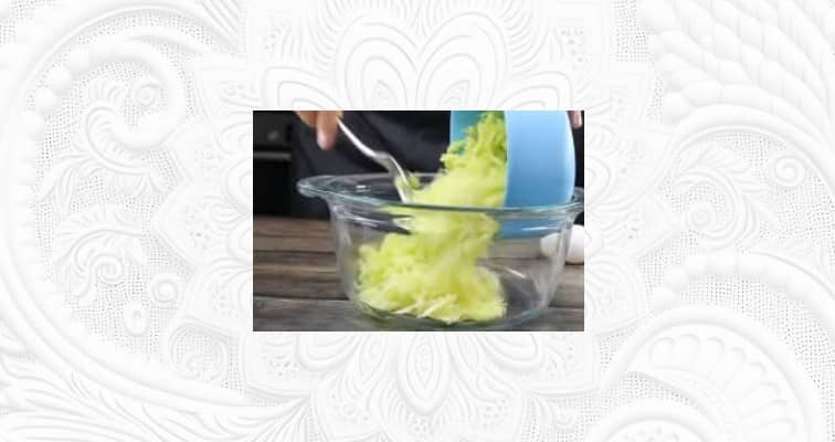 Приготовление кабачковых вафель в электровафельнице: шаг 2
