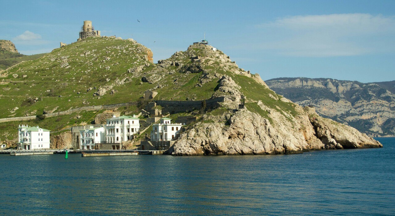 Lku crimea. Балаклавская бухта крепость. Балаклавская бухта Чембало. Крепостная гора Балаклава. Вид с крепости Чембало.