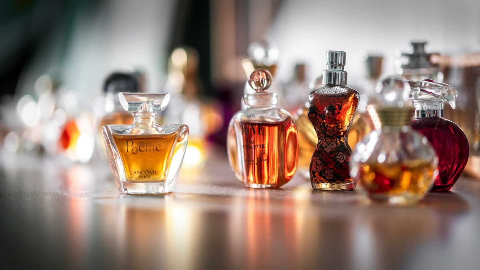 Атомайзеры в парфюмерном баре LETIPARFUM