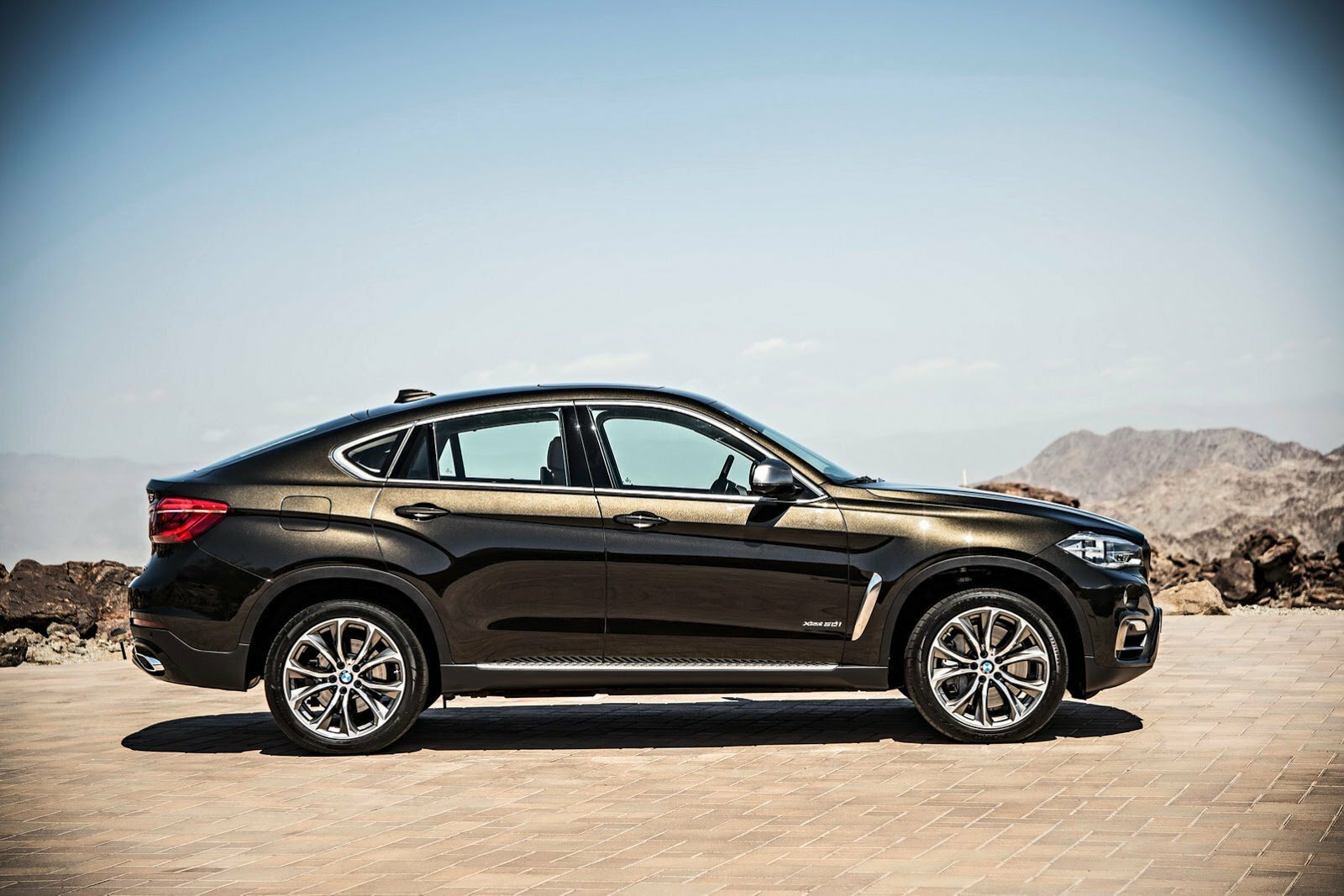 BMW x6 коричневый