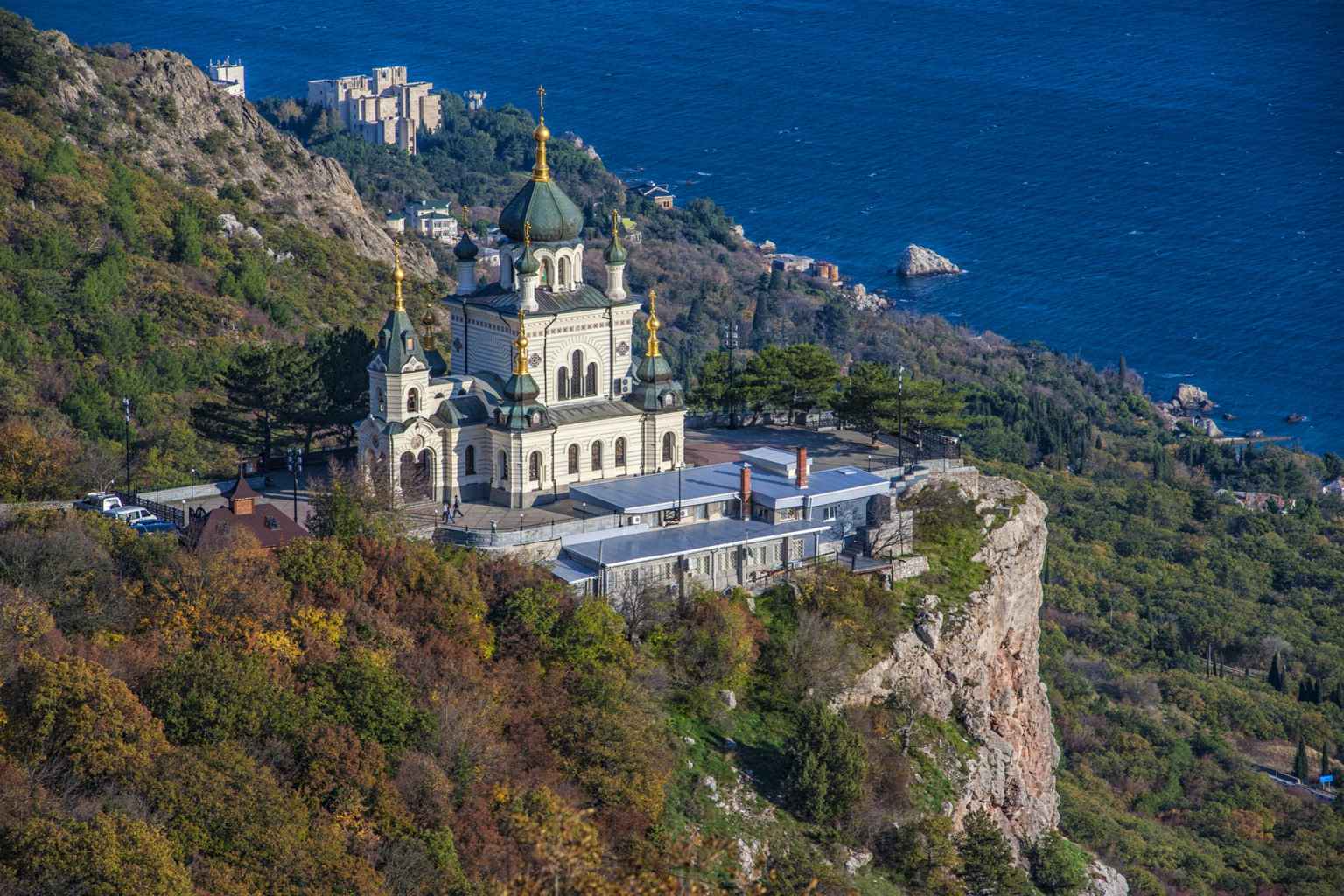 Церковь форос в крыму. Воскресенская Церковь (Форос). Храм на скале в Крыму Форос. Байдарские ворота крымские горы. Церковь Воскресения Христова возле Фороса.