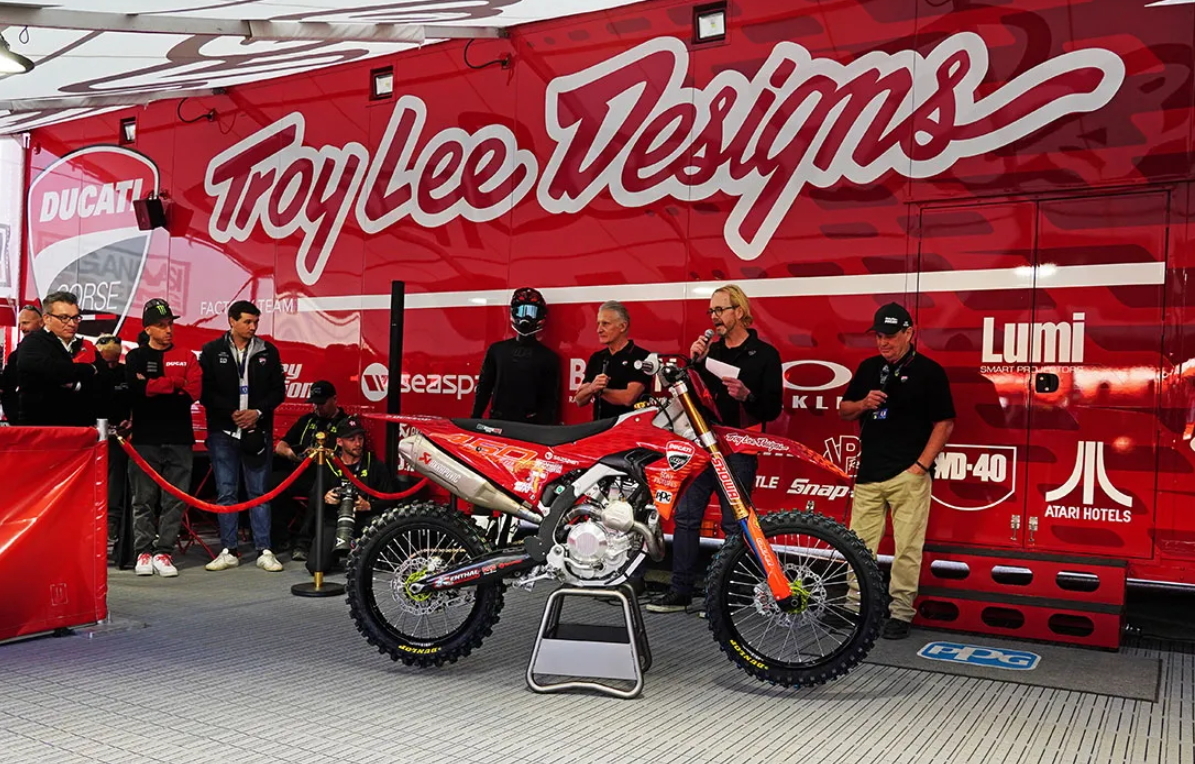 Ducati оформляет партнерство с Troy Lee Designs и Red Bull