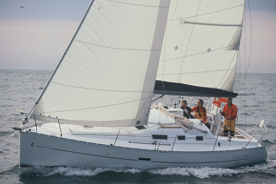 Парусная яхта Oceanis 323