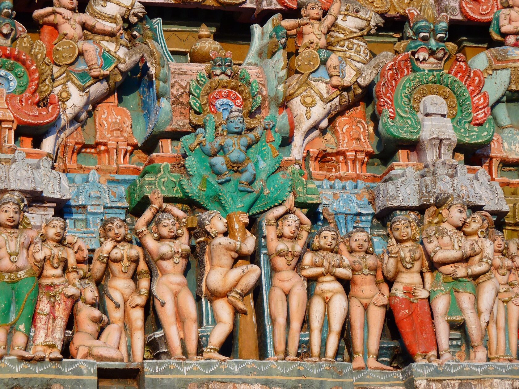храм в индии с позами любви