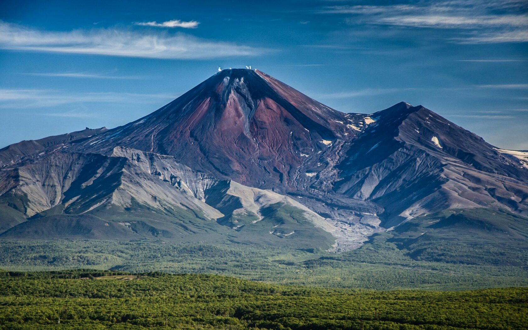 Плато камчатка. Вулкан Авача на Камчатке. Авачинская сопка Камчатка. Вулканы России Авачинская сопка. Извержение вулкана Авачинская сопка.