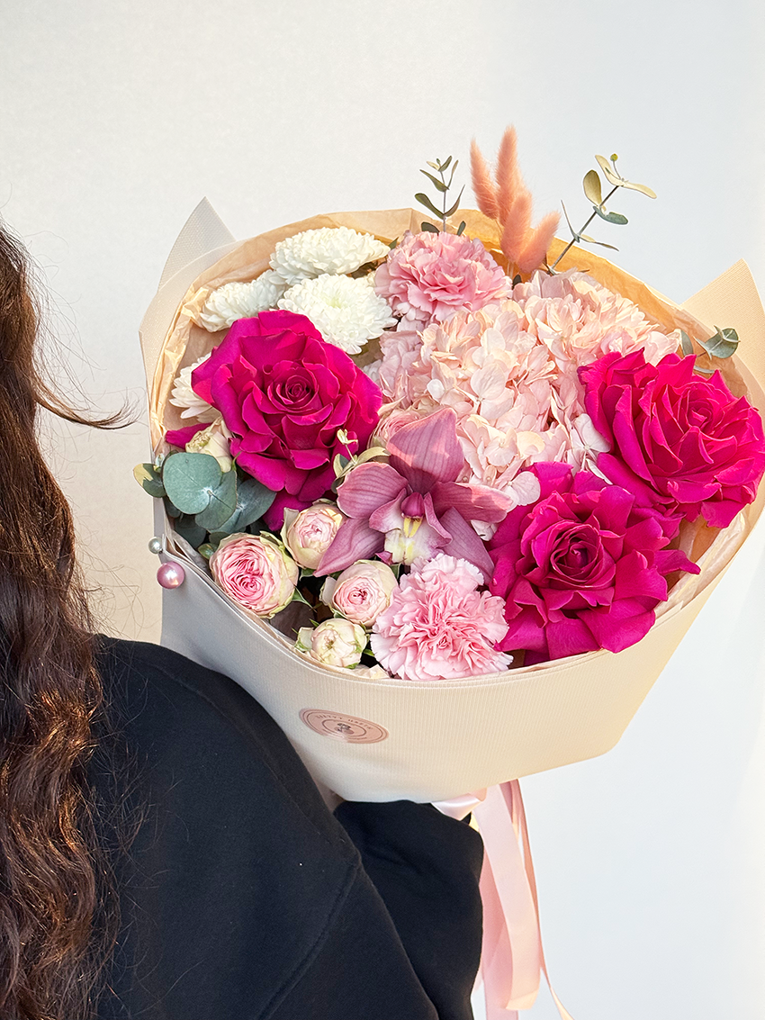 Нежный букет с розовыми французскими розами с доставкой по Краснодару