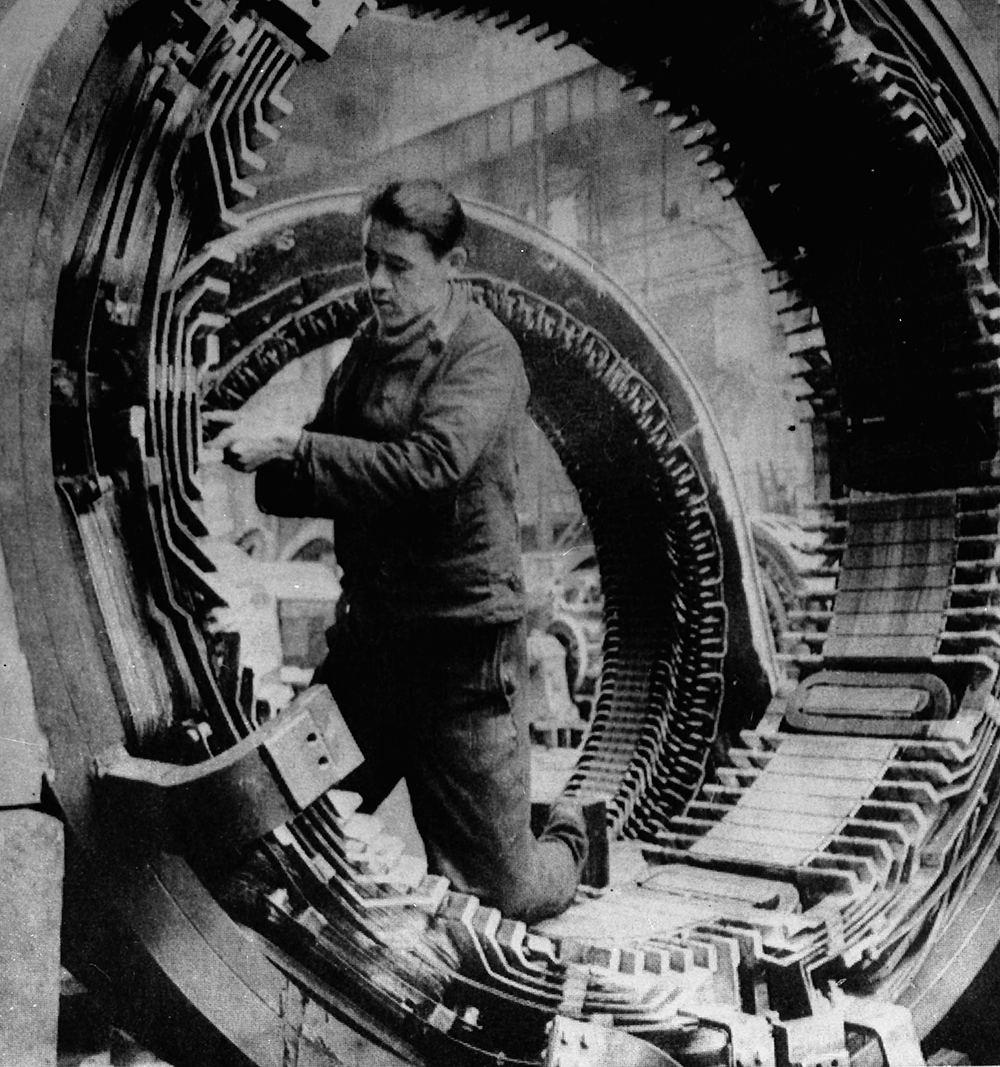 Монтаж турбины (1931 г.)