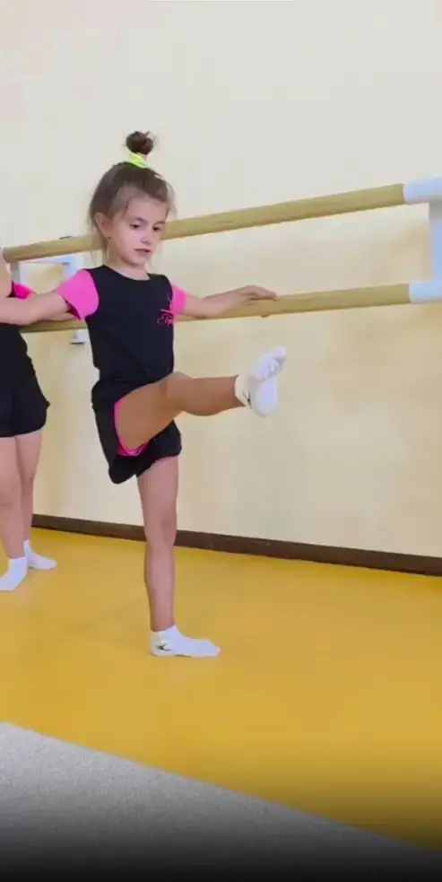 Видео: Первые шаги на тренировке — школа Звездная Грация