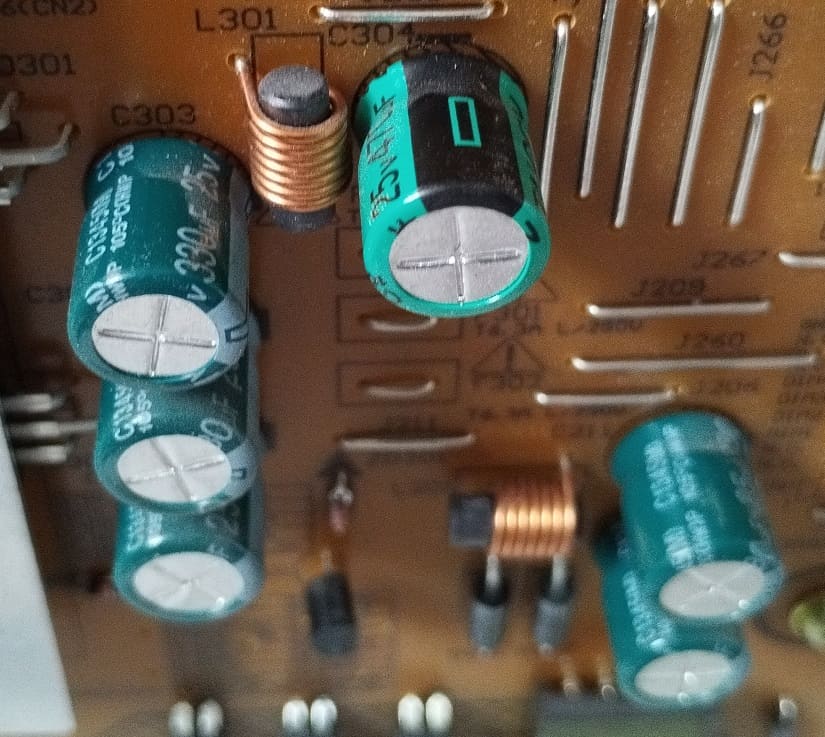 Замена конденсаторов блоков питания материнских плат t-con телевизоров в Балаково
