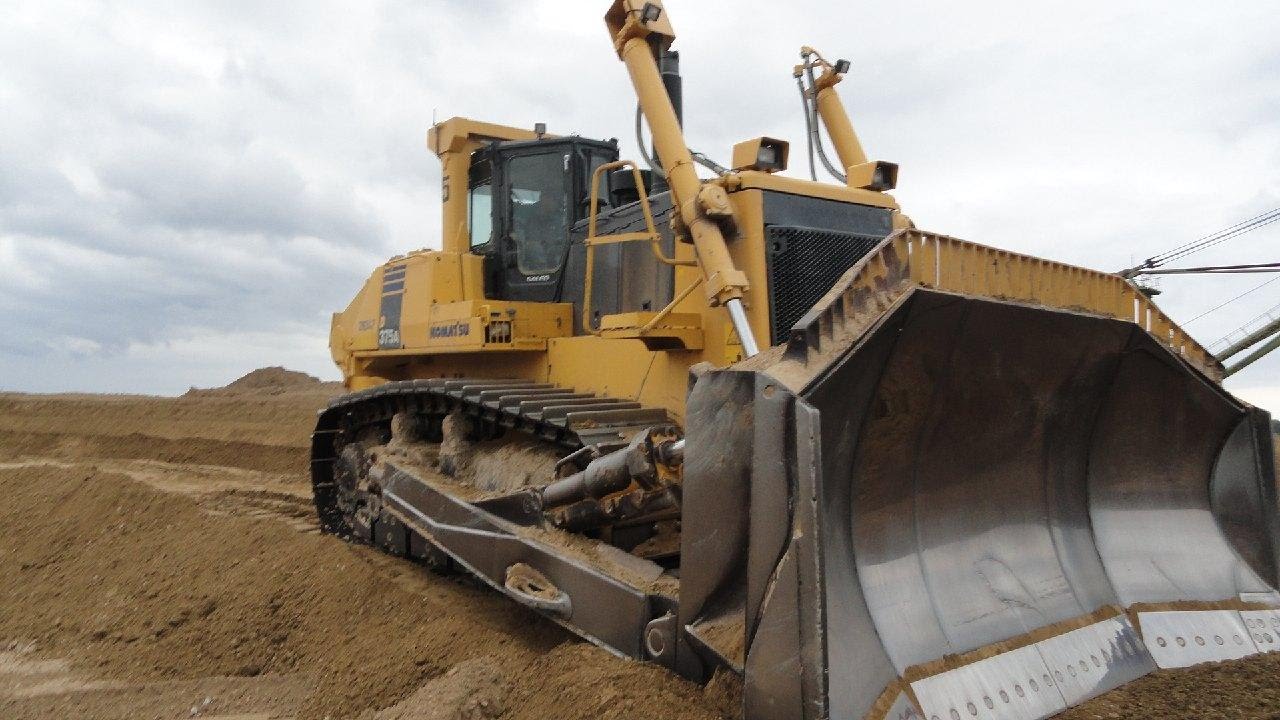 Бульдозеры нижний новгород. Komatsu d375. Komatsu d375a-5. Komatsu d375a-6. Гусеничный бульдозер.