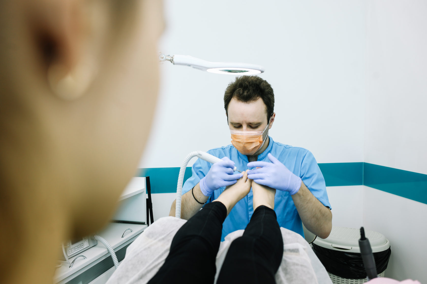 обработка стоп при сахарном диабете, обработка ногтей при различных патологиях: псориаз, артрит и др.