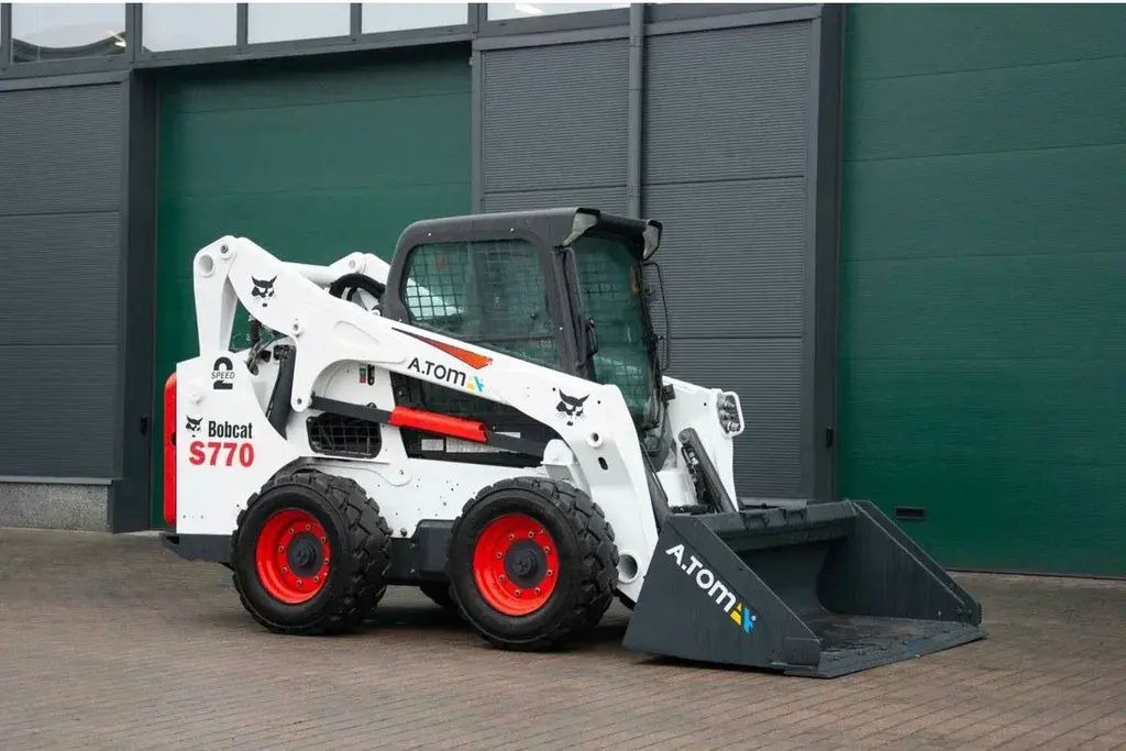Мини-погрузчик BOBCAT S770