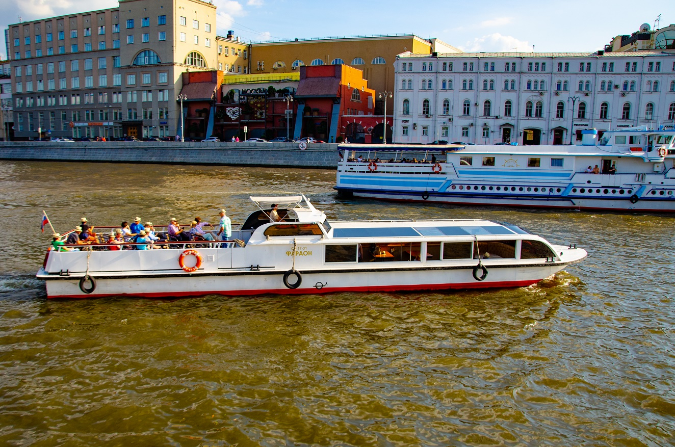 Корабли на москва реке