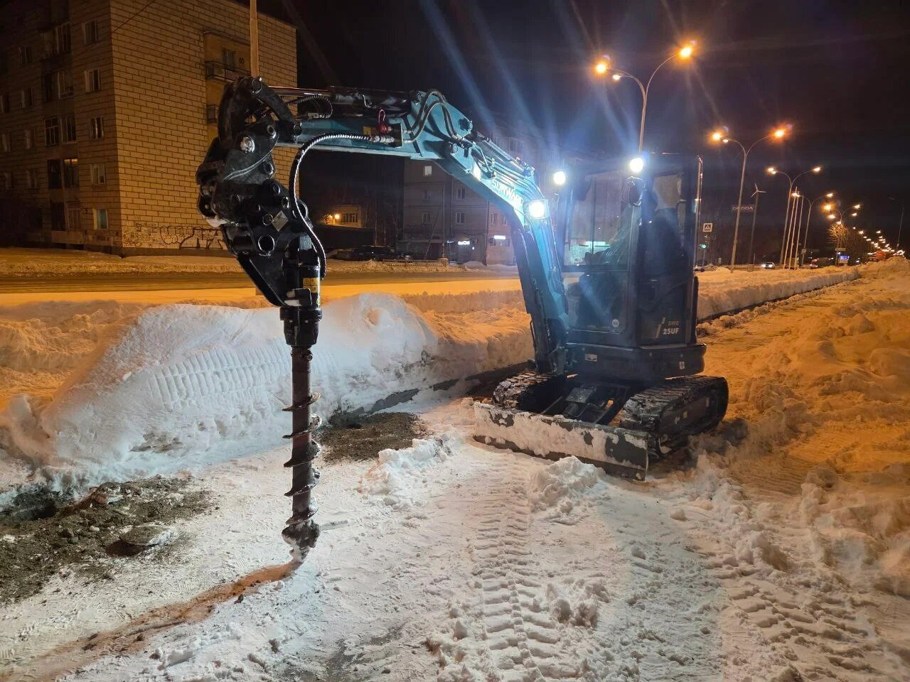 Бур (ямобур) для бурения отверстий