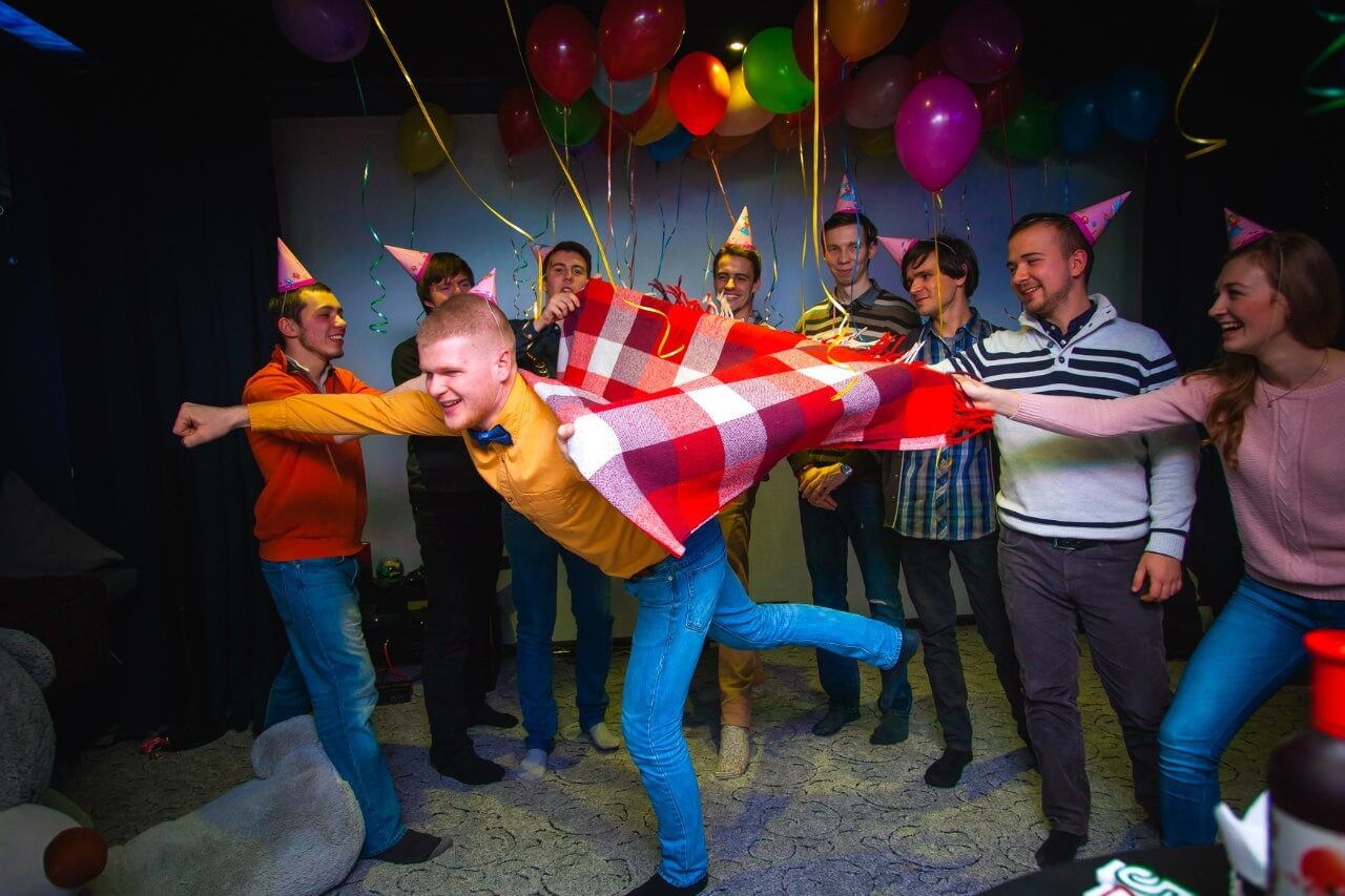 Детские праздники. День рождения в кафе. Отпраздновать детский день рождения. Организация дня рождения взрослого. Где в волгограде отметить день рождения взрослому.