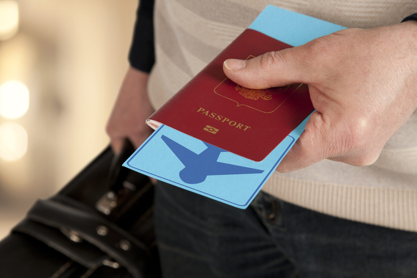 Путешествие покупка билетов. Passport and ticket. Безвизовый режим фото. Passport in hand.