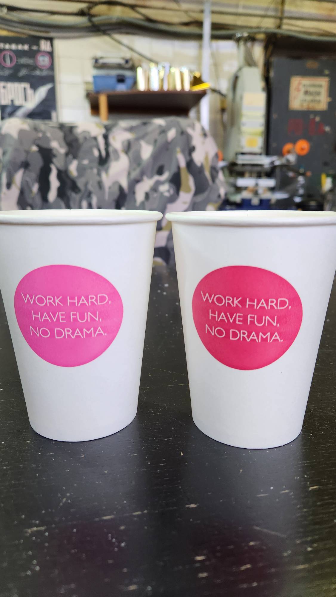 Бумажные стаканчики с логотипом Work Hard