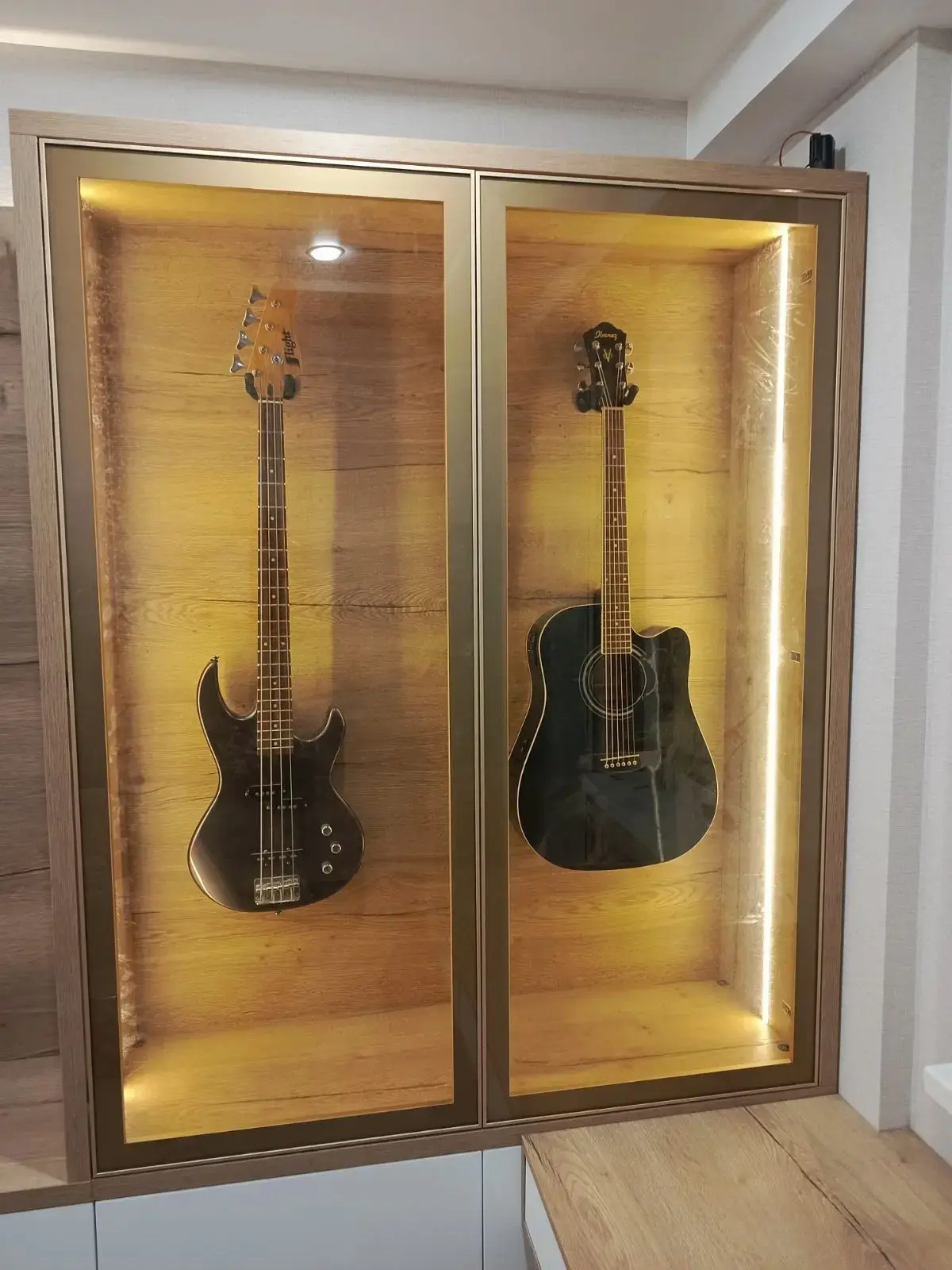 Шкаф для хранения гитар на заказ в Сургуте