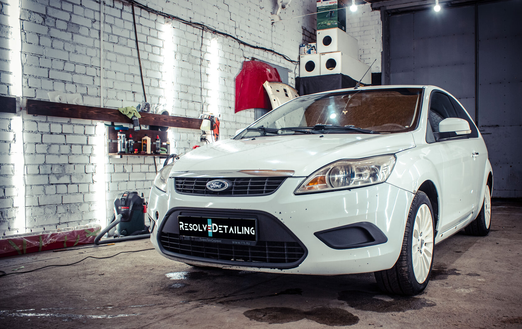 Детейлинг тверь. Toyota vitz vs toyota aqua. Уборка салона автомобиля. Детейлинг volkswagen. Resolve detailing.